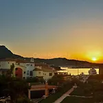 Daire Yacht Terrace - Exclusive Waterfront View Center - By Coral *